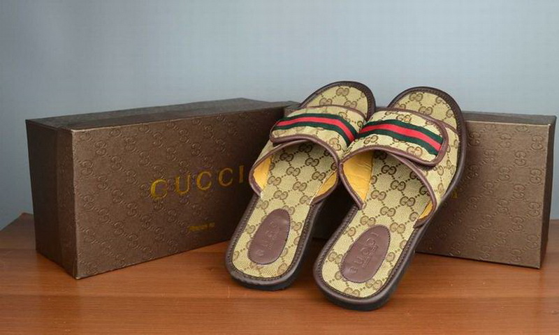 Gucci Slippers Woman--019